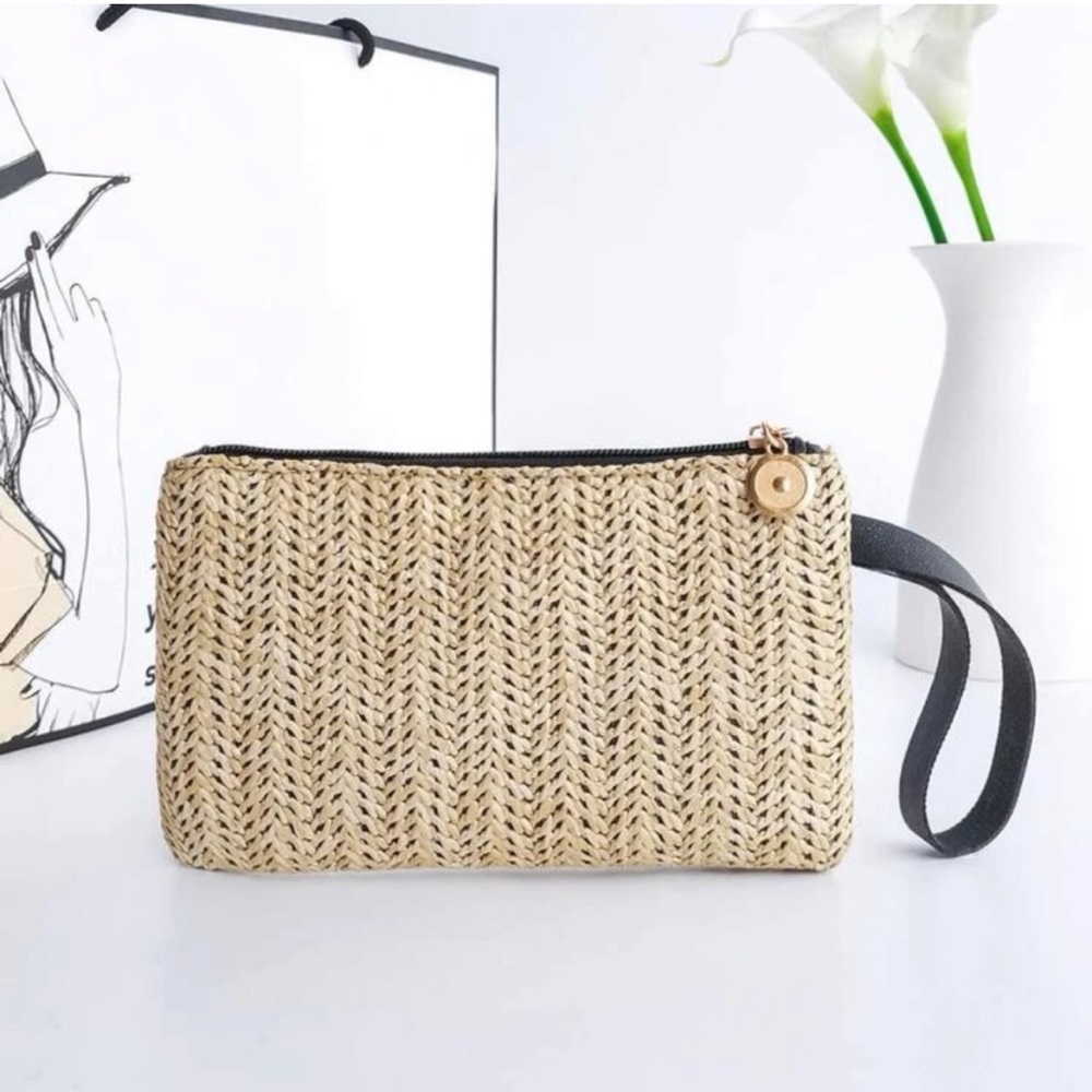 🌊 Straw Bag Wristlet W/ Black Strap